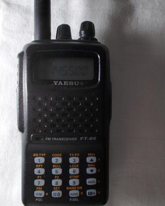 yaesu ft 60   portatile con accessori originali