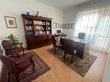 MOBILIO STUDIO LEGALE IN MOGANO, STILE INGLESE