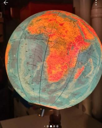Mappamondo con luce