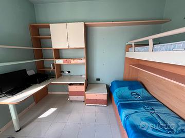 Camera da letto con letto a castello