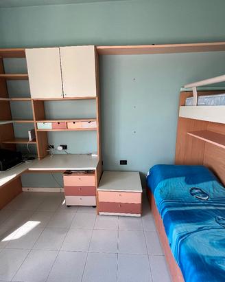 Camera da letto con letto a castello