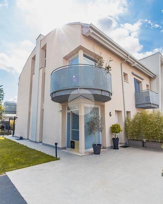 VILLA A SCHIERA A VILLAFRANCA DI VERONA