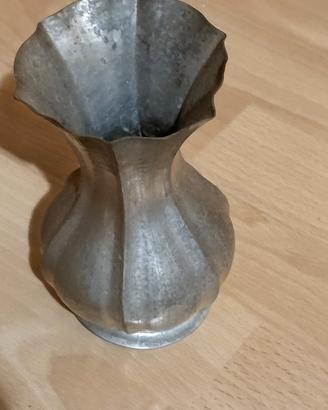 Vaso Peltro battuto a mano antico