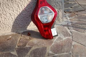 Fanalino posteriore sinistro seminuovo