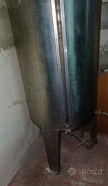 Cisterna cilindrica in acciaio