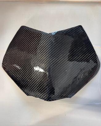 mascherina v-face realizzata in carbonio