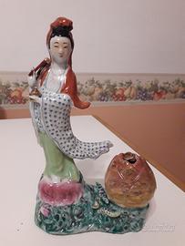 Statua Dea della Misericordia in porcellana