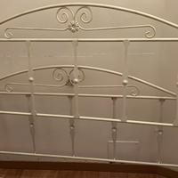 Spalliera letto in ferro battuto color crema