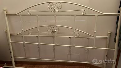 Spalliera letto in ferro battuto color crema