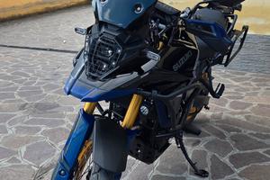 Suzuki Vstrom 800 DE Optional+Borse