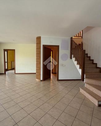 3 LOCALI A AZZANO SAN PAOLO