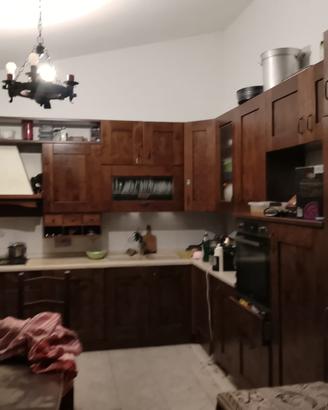 Cucina completa in buone condizioni