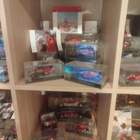 collezione oltre 100 modellini, caschi,funko F1