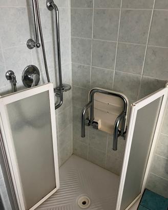 9 Maniglioni set completo+seggiolino + box doccia