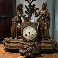 Antico orologio da tavolo in bronzo