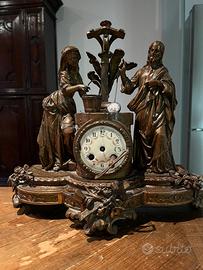 Antico orologio da tavolo in bronzo