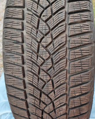 Goodyear Ultragrip Performance 215 55 17 98 V