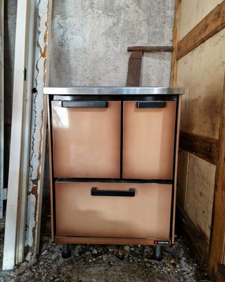 Stufa a legna con forno. Centa.