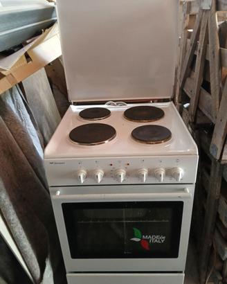 Cucina con forno