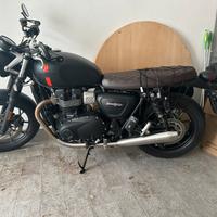 Triumph bonneville street twin