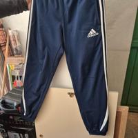 Pantaloni di tuta Macron e adidas 