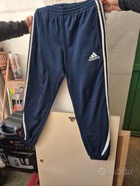 Pantaloni di tuta Macron e adidas 