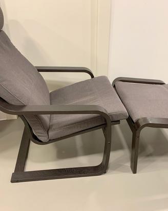 Poltrona Poang Ikea con poggiapiedi