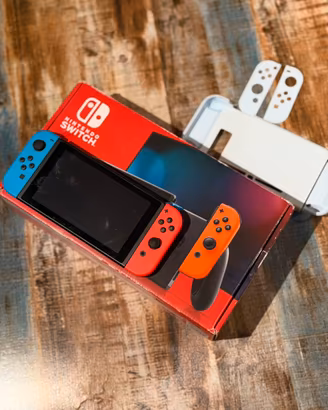 Nintendo switch blu e rossa