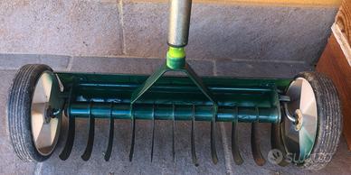 Zappatrice manuale ruote giardinaggio utensili