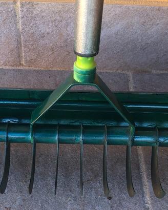 Zappatrice manuale ruote giardinaggio utensili