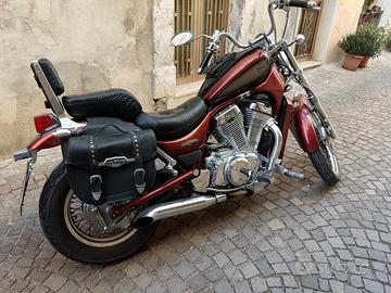 Suzuki intruder rossa 805