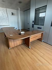 Scrivania tavolo riunione