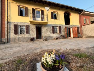 Intero casale in parte già abitabile