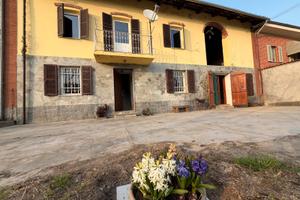 Intero casale in parte già abitabile