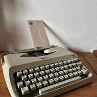 Macchina da scrivere vintage "Amica 56"