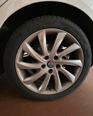 225/45/17 con cerchi in lega alfa romeo giulietta