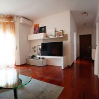 Mobili soggiorno e ingresso in legno massello