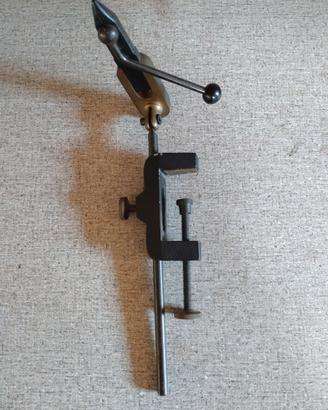 Morsetto per mosche sintetiche