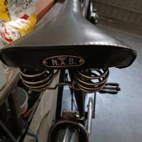 bici  bianchi  uomo  vintage  con  motorino  mosqu