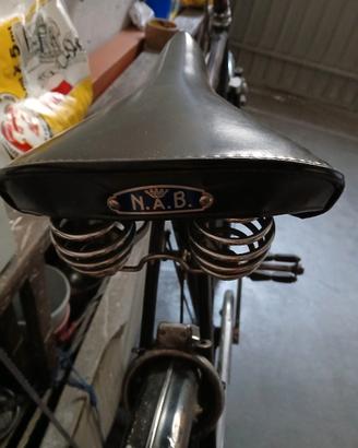 bici  bianchi  uomo  vintage  con  motorino  mosqu