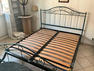 Letto in ferro battuto con doghe in legno 165x 200