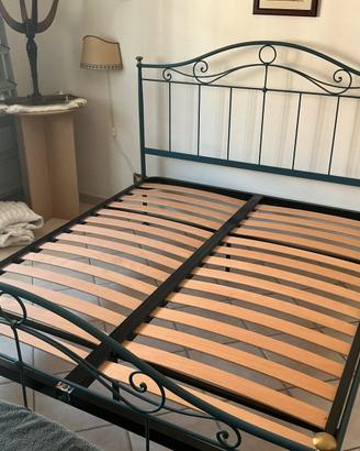 Letto in ferro battuto con doghe in legno 165x 200