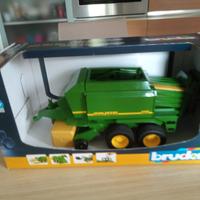 Bruder 02017 Imballatrice John Deere 