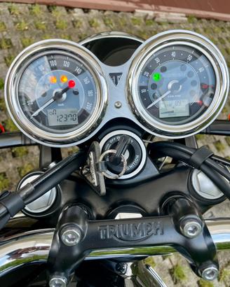 Triumph Boneville T100