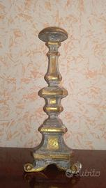 Candeliere antico in legno intagliato 1700