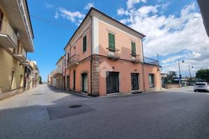 CASA SEMINDIPENDENTE A NOTARESCO