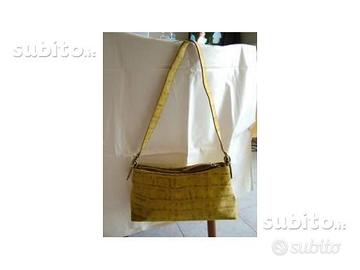 Pochette di pelle ambra con tracolla