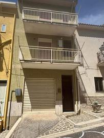 Casa su due piani ad Acquaviva Platani CL