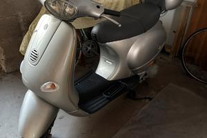 Vespa et4 125