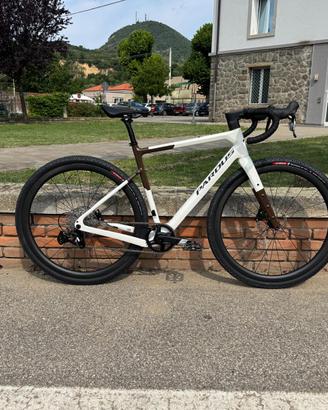 824. PARDUS URAGANO EVO – Carbon Gravel